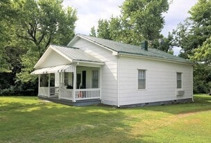 26834 US-58 in Baskerville, VA - Building Photo