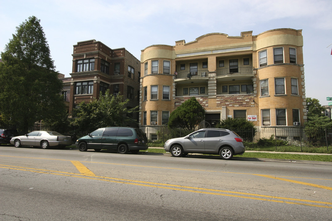 1354 N Kedzie Ave in Chicago, IL - Building Photo