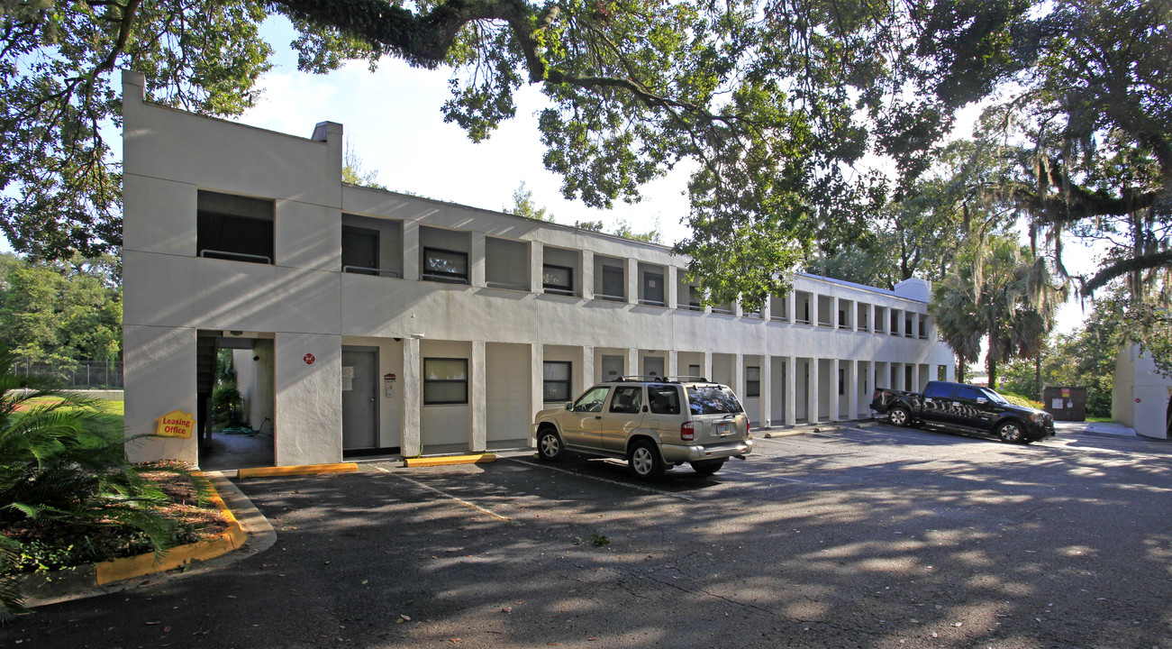 Burt Reynolds Complex in Tallahassee, FL - Building Photo