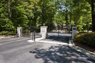 WestHaven At Vinings in Atlanta, GA - Building Photo - Building Photo