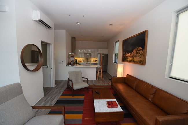 1509 Cabrillo Ave, Unit 1/2 in Los Angeles, CA - Building Photo - Building Photo