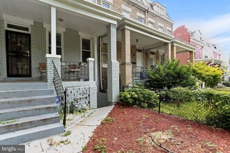 952 Shepherd St NW in Washington, DC - Foto de edificio - Building Photo