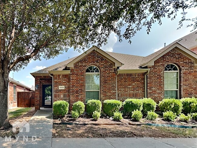 property at 4909 6 Gun Ln