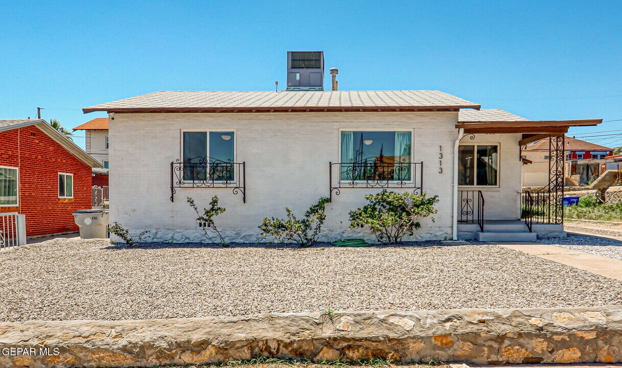 1313 Ange St in El Paso, TX - Building Photo
