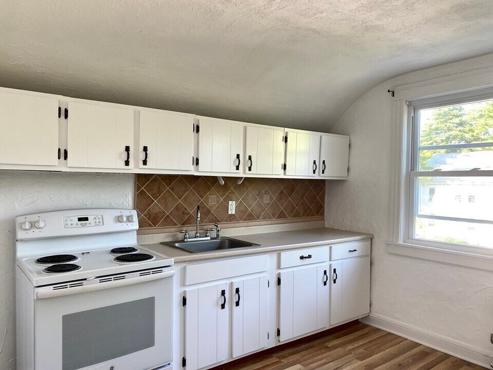 337 Village St-Unit -3 in Millis, MA - Foto de edificio