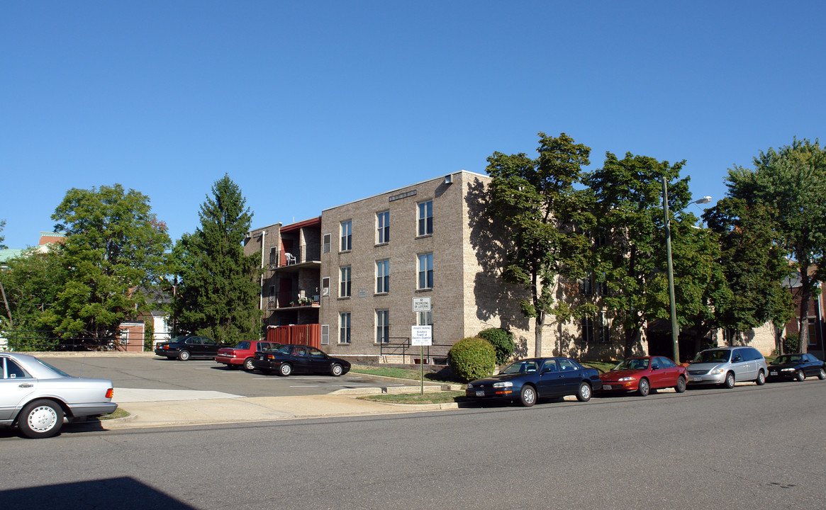 Pendleton Park Apartments in Alexandria, VA - Building Photo