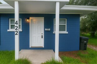 422 Henry Butts Dr in Daytona Beach, FL - Building Photo