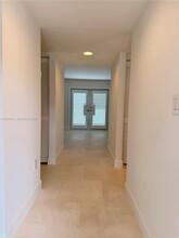 5570 SW 70th Pl S in Miami, FL - Foto de edificio - Building Photo
