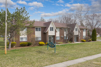 Village Meadows North Senior Apartments in Toledo, OH - Building Photo - Building Photo