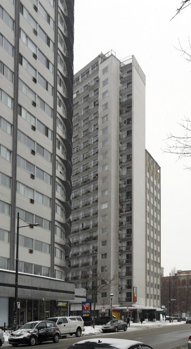 Le Châtelain's in Montréal, QC - Building Photo