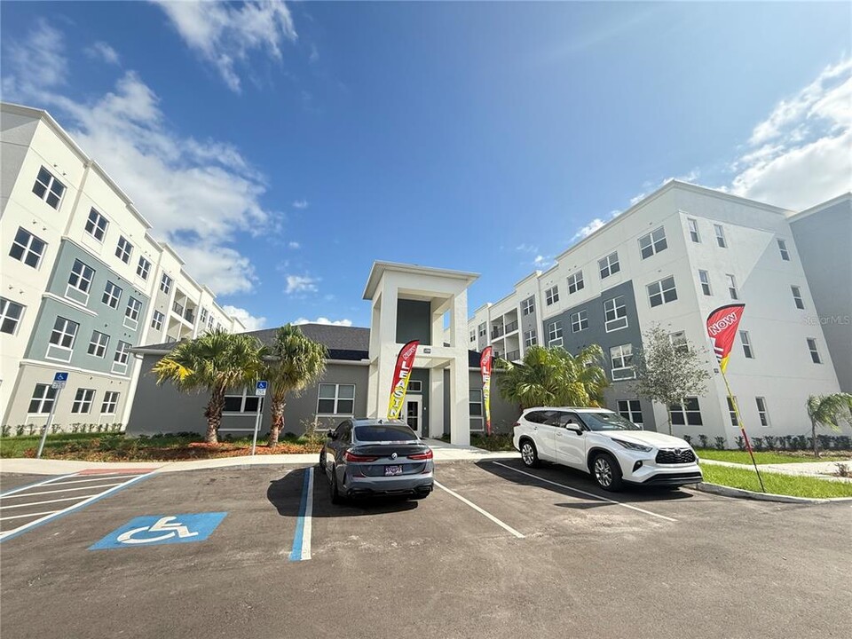 1220 SOUTHSTATION Pl in Orlando, FL - Building Photo