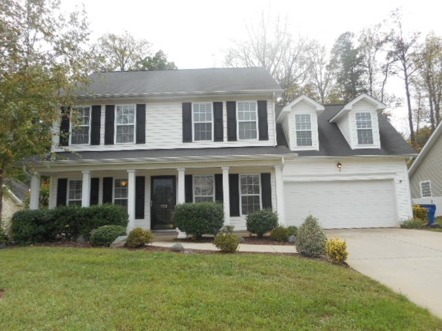 702 Hawthorn Ridge Dr in Whitsett, NC - Building Photo