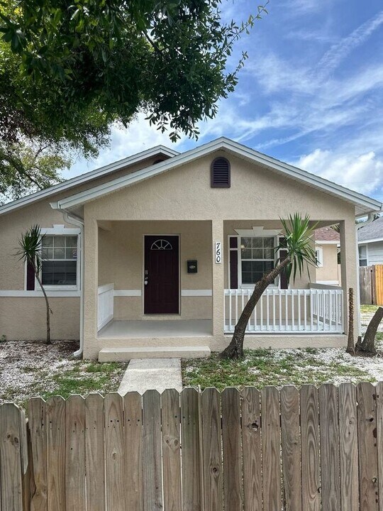 760 Newton Ave S in St. Petersburg, FL - Building Photo