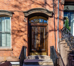 704 Bloomfield St in Hoboken, NJ - Building Photo - Building Photo