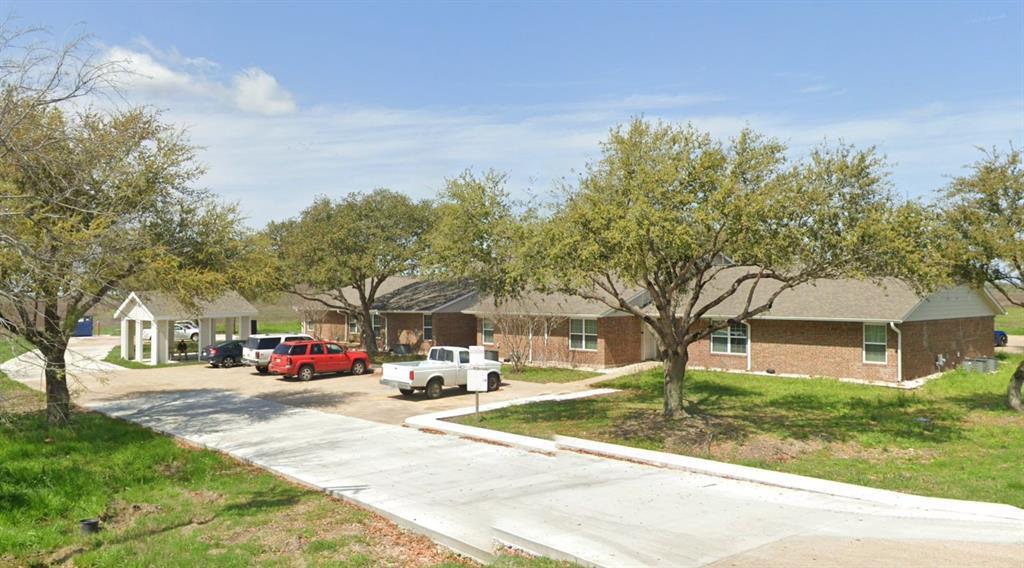 1000 S 8th St in Buckholts, TX - Building Photo