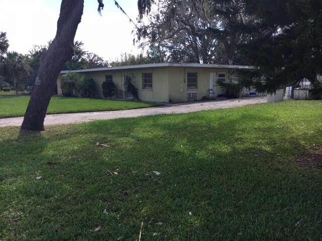 62 S Orchard St in Ormond Beach, FL - Foto de edificio - Building Photo