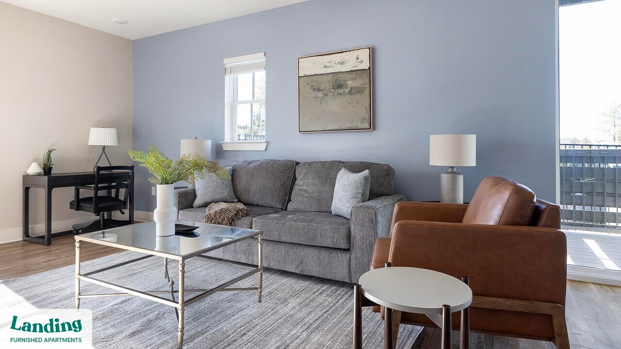 1000 Forestview Dr in Oakwood, GA - Building Photo