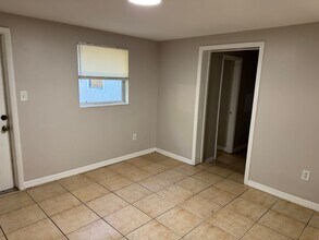9311 Loras St in New Port Richey, FL - Foto de edificio - Building Photo