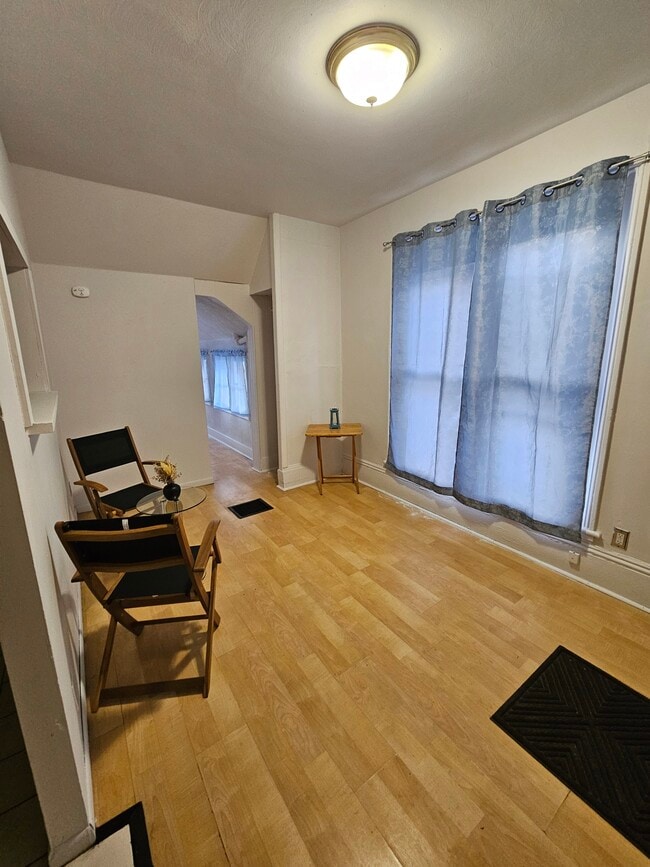 413 W Vine St, Unit 0 in Kalamazoo, MI - Foto de edificio - Building Photo