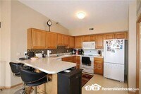 10121 Sutton Pl photo'