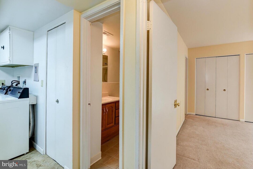 2114 Bonnywood Ln-Unit -1-101 in Silver Spring, MD - Building Photo