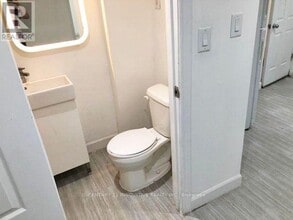 42 St Dunstan Dr in Toronto, ON - Building Photo - Building Photo