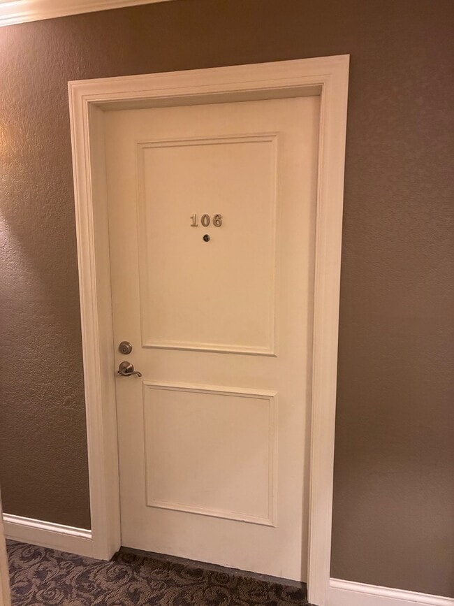 2222 E Belleview Pl in Milwaukee, WI - Building Photo - Building Photo