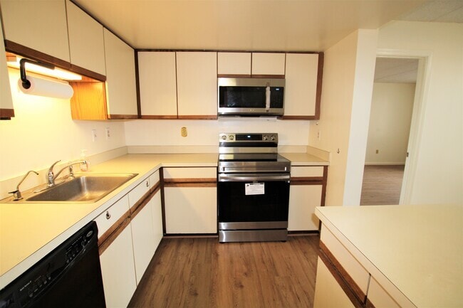 85 Brainerd Rd, Unit 303