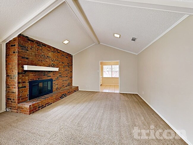 737 SE 3rd St in Grand Prairie, TX - Building Photo - Building Photo