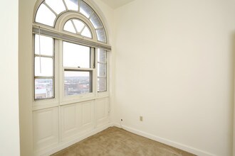 University Plaza Apartments in St. Louis, MO - Foto de edificio - Interior Photo