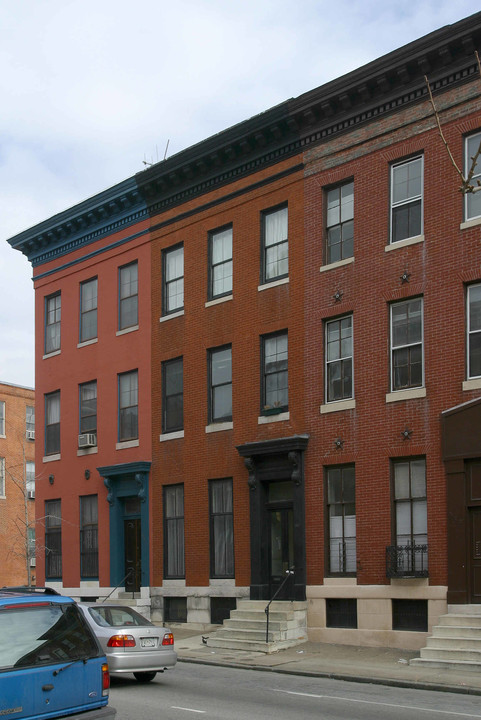 941 N Calvert St in Baltimore, MD - Building Photo