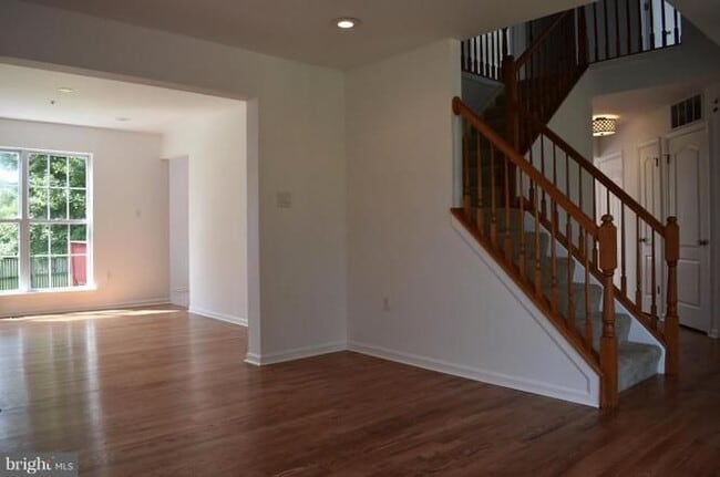 7205 Ballantrae Ct in Clinton, MD - Foto de edificio - Building Photo