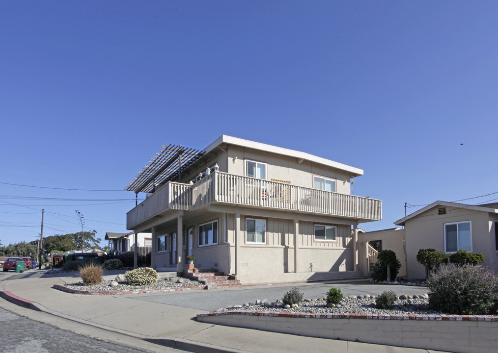 1255 Circle Ave in Seaside, CA - Building Photo