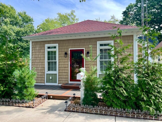 property at 1003 Court St