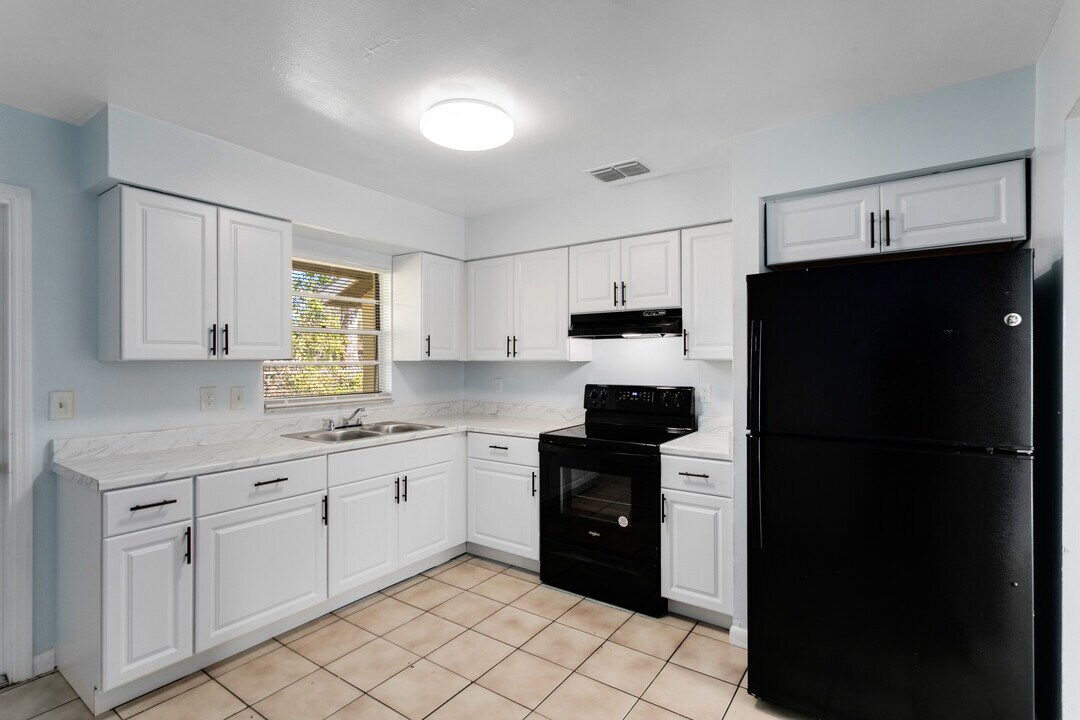 3215 Pershing St in Kissimmee, FL - Building Photo