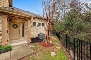 1310 W Parmer Ln in Austin, TX - Building Photo