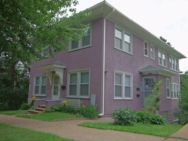 1207 E 9th St, Unit Apt 1 in Davenport, IA - Building Photo