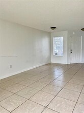 6725 NW 174th Terrace in Miami Gardens, FL - Foto de edificio - Building Photo