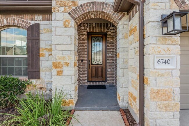 6740 Brindisi Pl in Round Rock, TX - Foto de edificio - Building Photo