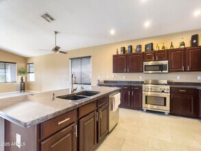 1084 N Martingale Rd in Gilbert, AZ - Building Photo - Building Photo