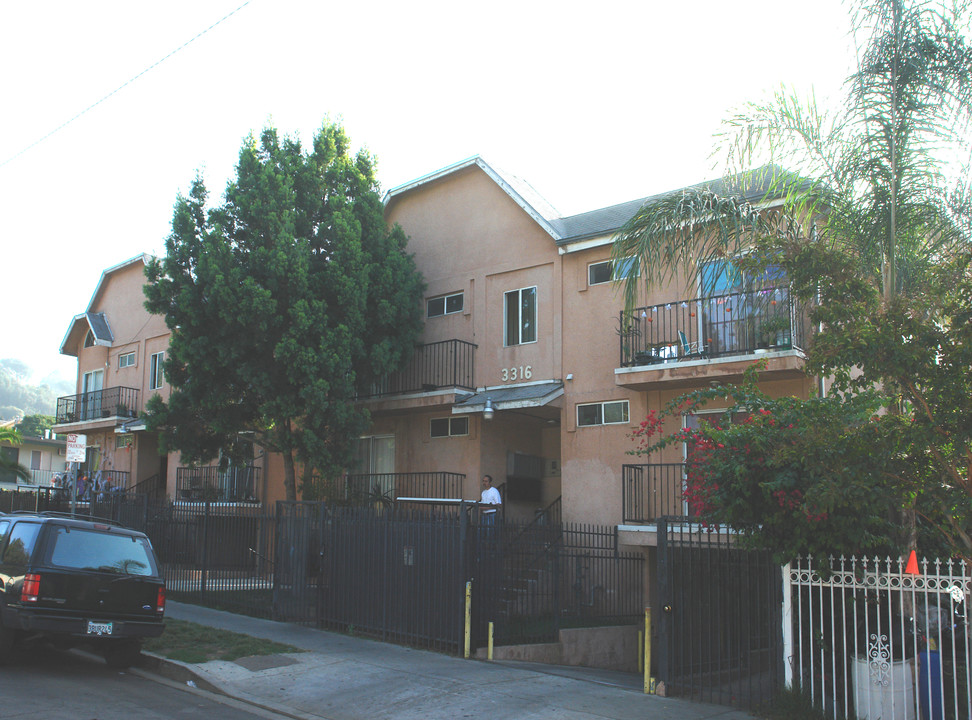 3316-3320 Chapman Ave in Los Angeles, CA - Building Photo