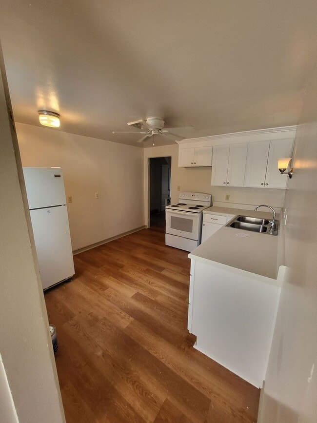 1550 E Bayview Blvd in Norfolk, VA - Building Photo - Building Photo