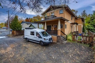 730 NW Florida Ave in Bend, OR - Building Photo