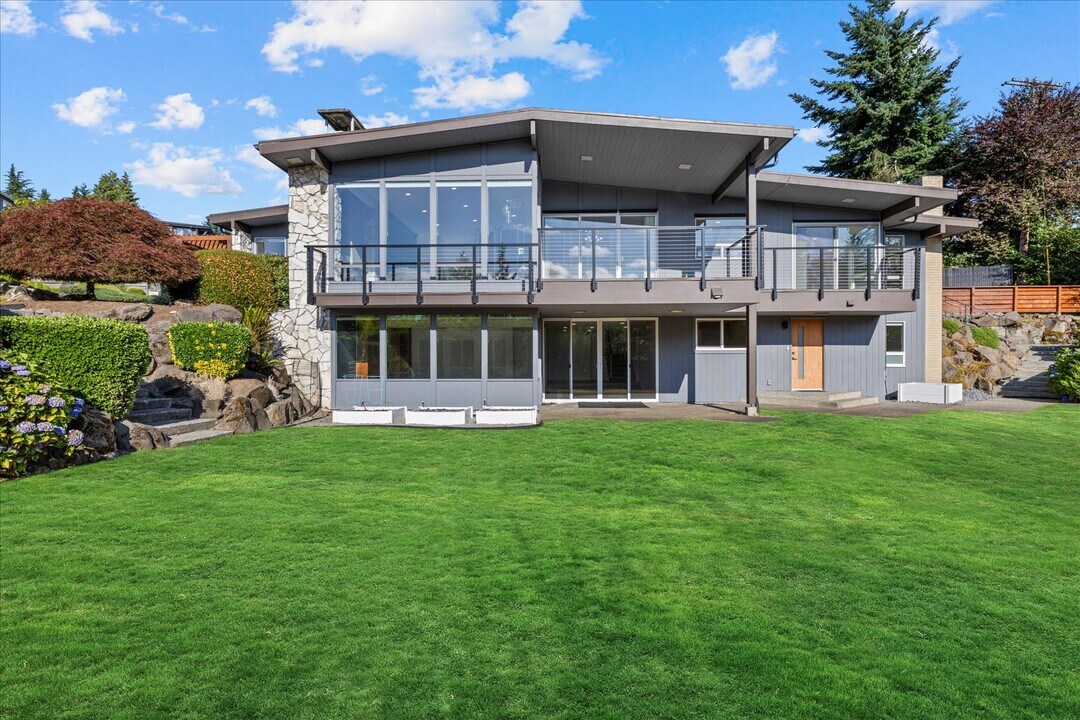 9 Maple Ln in Mercer Island, WA - Building Photo