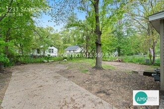 3233 Sanford St in Muskegon Heights, MI - Building Photo - Building Photo