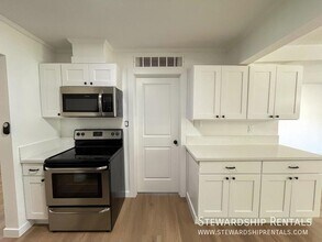 116 Cedar Ln in Wood Village, OR - Building Photo - Building Photo