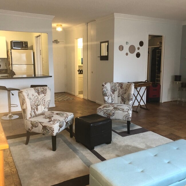 5500 Friendship Blvd, Unit 2412N in Chevy Chase, MD - Building Photo - Building Photo