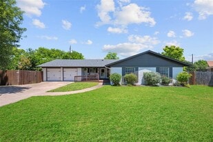 1306 July Dr in Austin, TX - Building Photo