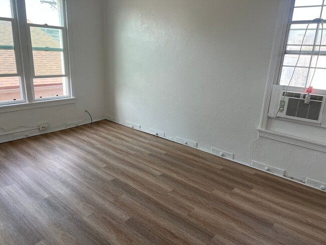 225 E Garfield Ave, Unit 106