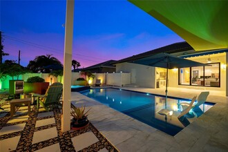 238 SE 2nd Ter in Dania Beach, FL - Building Photo - Building Photo